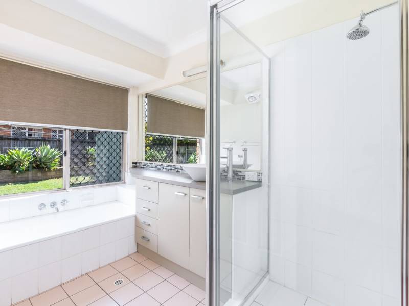 9 Sheppey Pl, YAMANTO, QLD 4305