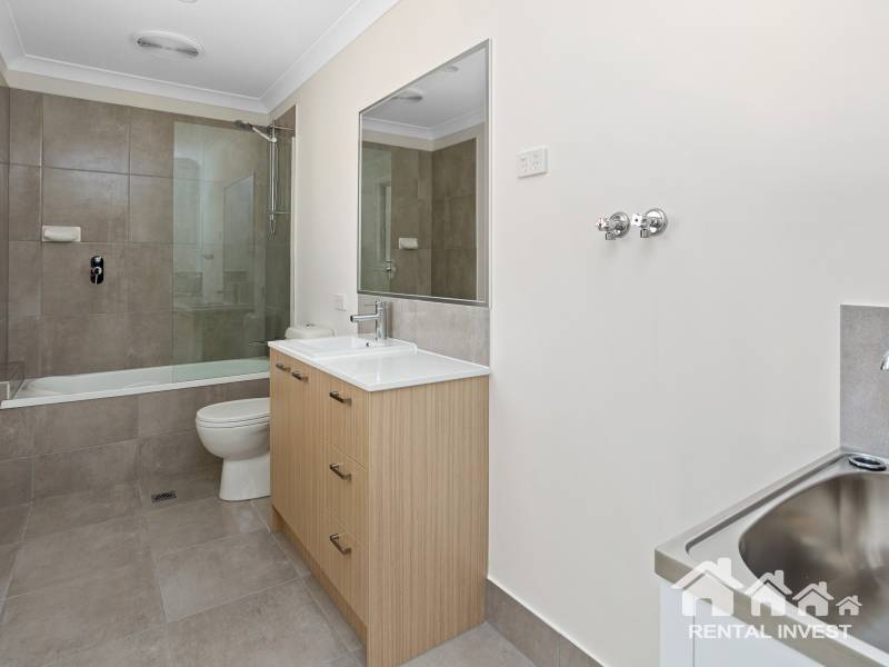 2/15 Creek Place, PARK RIDGE, QLD 4125 AUS