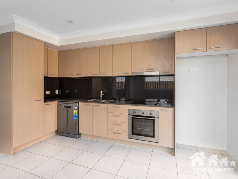 2/15 Dredge Circle, BRASSALL, QLD 4305 AUS