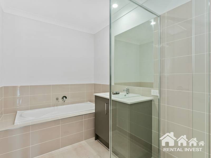 1/1 Heath Tce, Park Ridge, QLD 4125 Australia