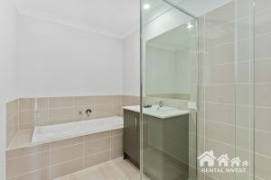 1/1 Heath Tce, Park Ridge, QLD 4125 Australia