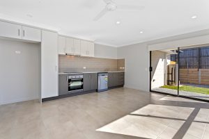 2/1 Heath Tce, Park Ridge, QLD 4125 Australia