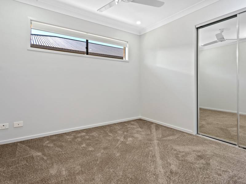 2/1 Heath Tce, Park Ridge, QLD 4125 Australia