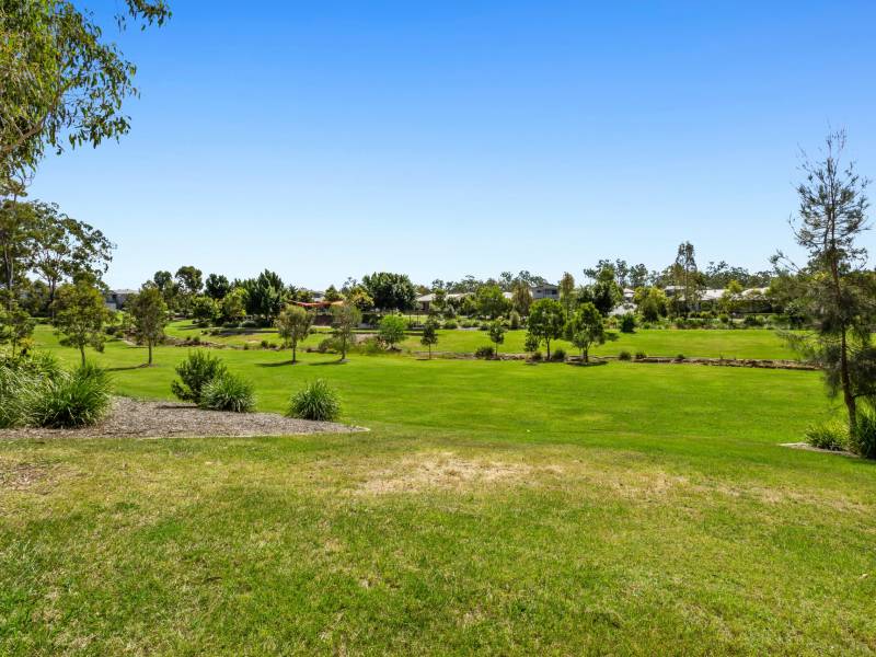 98 Parkview Parade, Ripley, QLD 4306 Australia