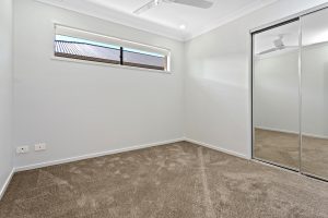 2/1 Heath Tce, Park Ridge, QLD 4125 Australia