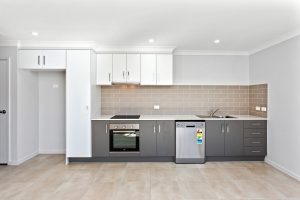 2/1 Heath Tce, Park Ridge, QLD 4125 Australia