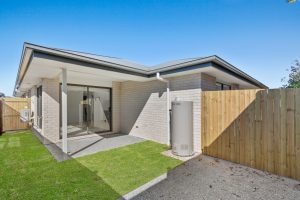 2/1 Heath Tce, Park Ridge, QLD 4125 Australia