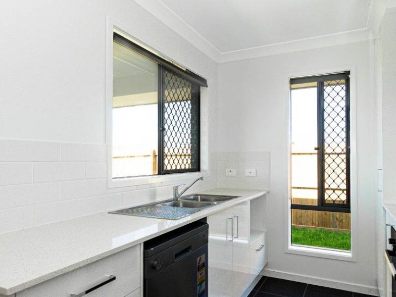 2/18 Pelham Street,, Logan Reserve, QLD 4133 Australia