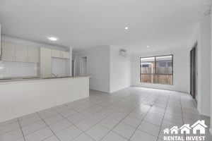 1/8 Lockyer Place, Crestmead, QLD 4132 Australia