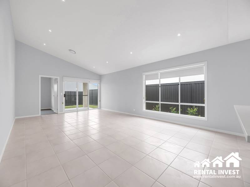 25 Carnarvon Drive, SOUTH RIPLEY, QLD 4306 Australia