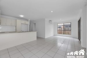 1/8 Lockyer Place, Crestmead, QLD 4132 Australia