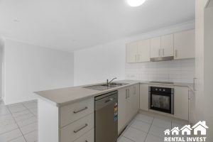 1/8 Lockyer Place, Crestmead, QLD 4132 Australia