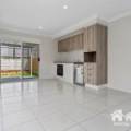 2/14 Sapphire Crescent, REDBANK PLAINS, QLD 4301 AUS
