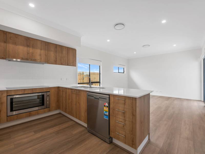 39 Edgeview Way, FLINDERS VIEW, QLD 4305 Australia