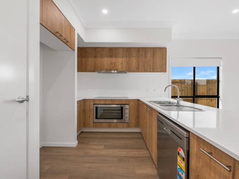 39 Edgeview Way, FLINDERS VIEW, QLD 4305 Australia