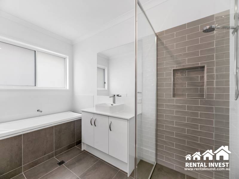 42 Sunny Crescent, RIPLEY, QLD 4306 Australia