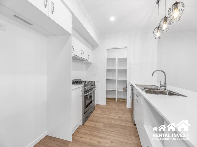 42 Sunny Crescent, RIPLEY, QLD 4306 Australia